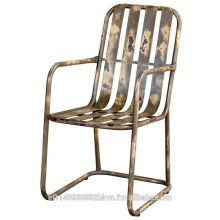 Chaise vintage en métal urbain